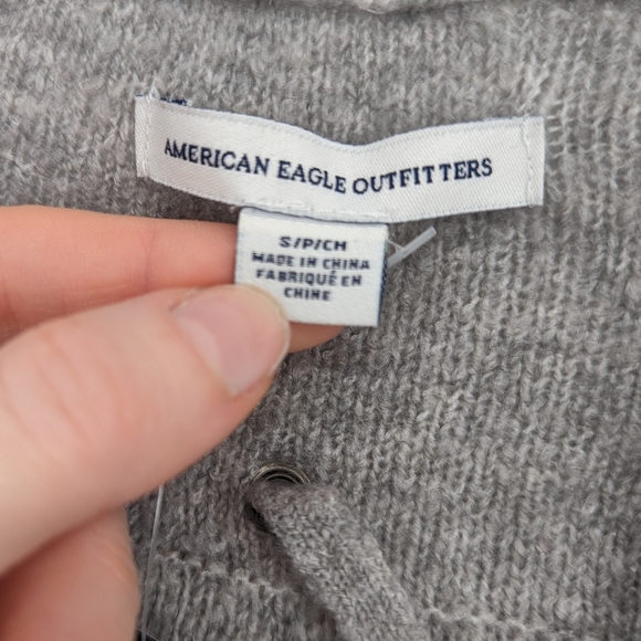3/$20 NWT American Eagle Gray Cardigan Sweater Size Small - Picture 4 of 5